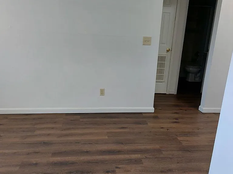 2250 S Oliver Ave — Photo 12
