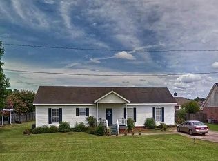 1520 Hogan Rd, Deatsville, AL 36022