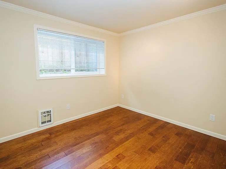 Rose Alice Apartments — Photo 12