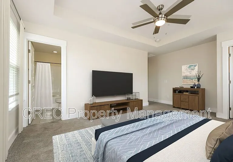 7811 Park Gate Dr — Photo 14