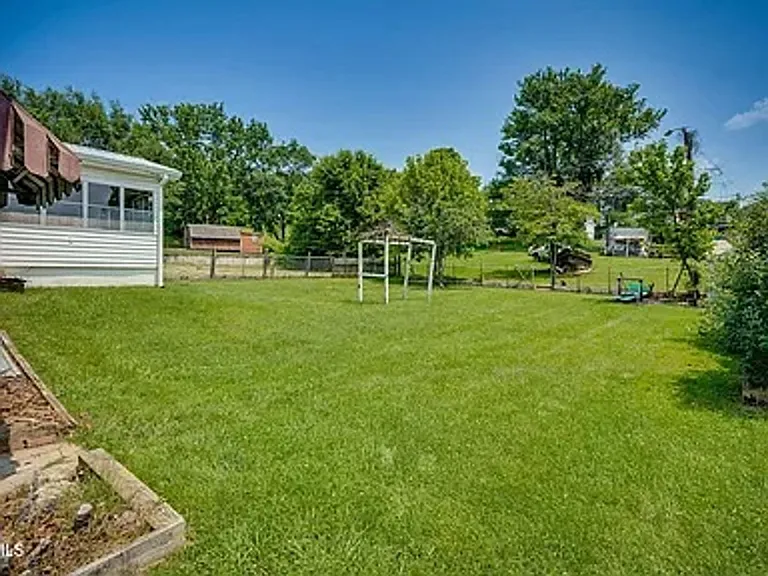320 Independence Dr — Photo 11