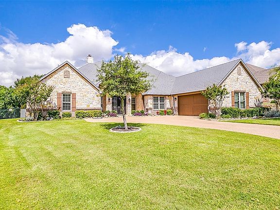 2nd image of 905 Bell Oak Dr