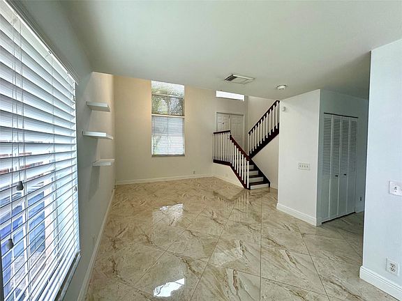 4th image of 7543 Viscaya Circle