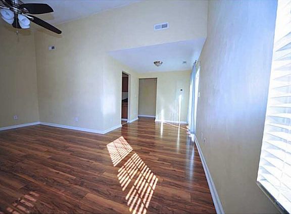 4th image of 325 Cobblewood Arch
