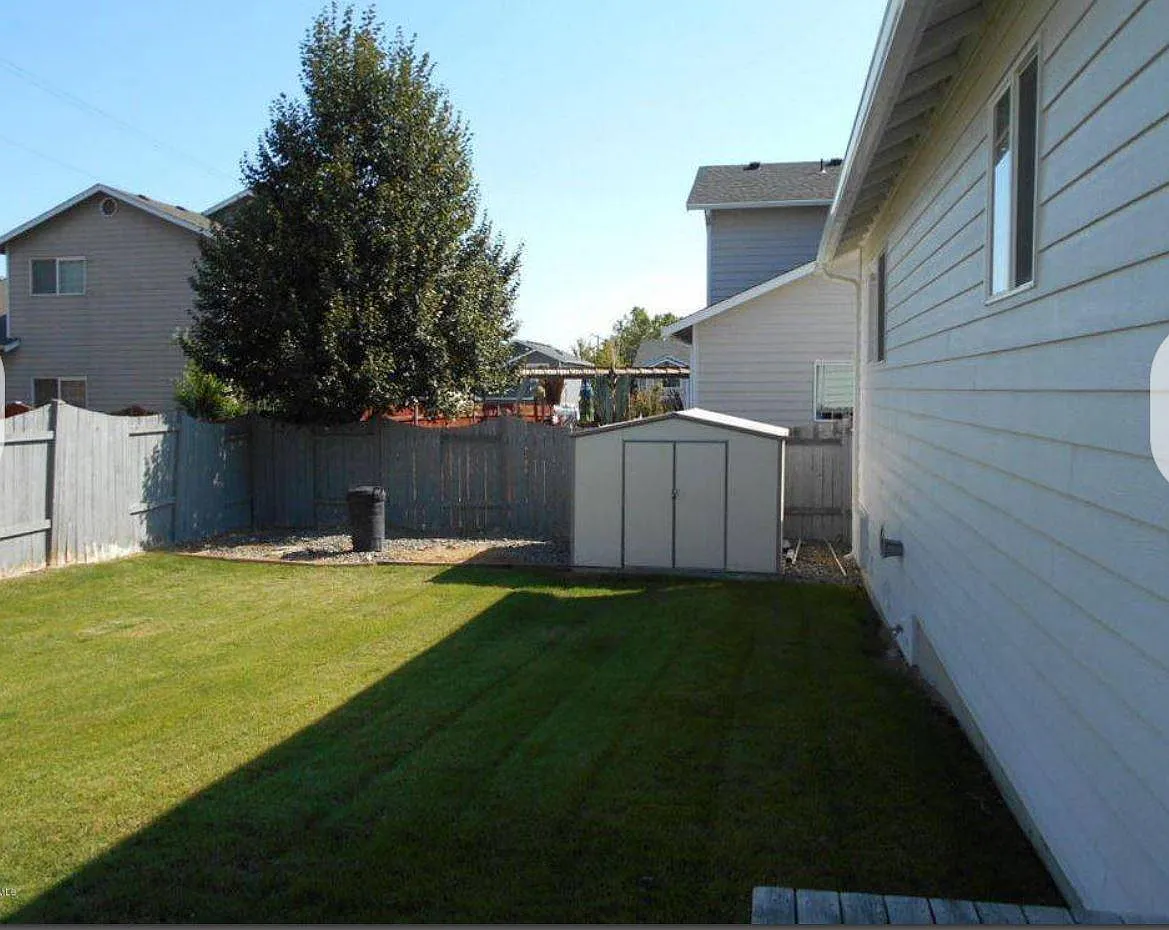 3 bed, 2.5 bath, 1700 sqft, $2,300 — Photo 4