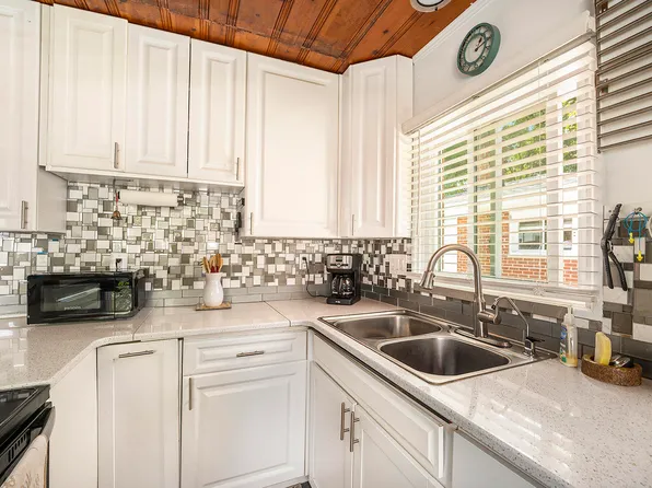 1776 E T Ave, Portage, MI 49002