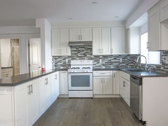 3rd image of 3525 Siskiyou St #3-3527