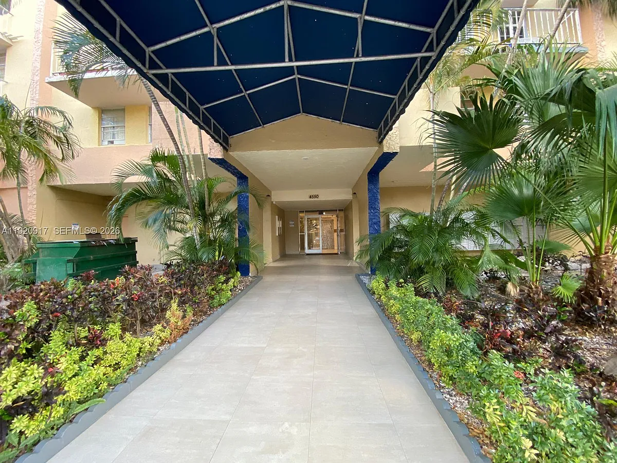 Building Photo - 4550 NW 9th St #217E