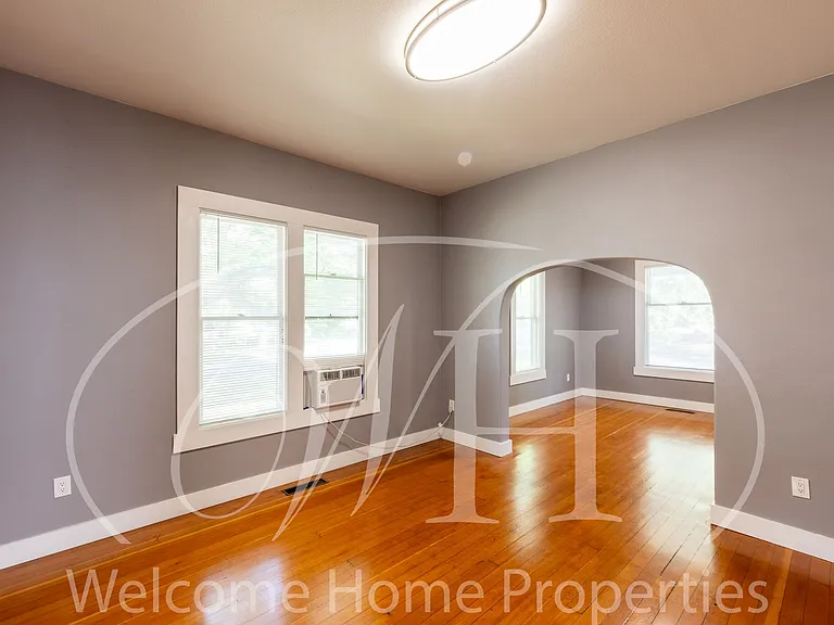 427 E Cherry St — Photo 3