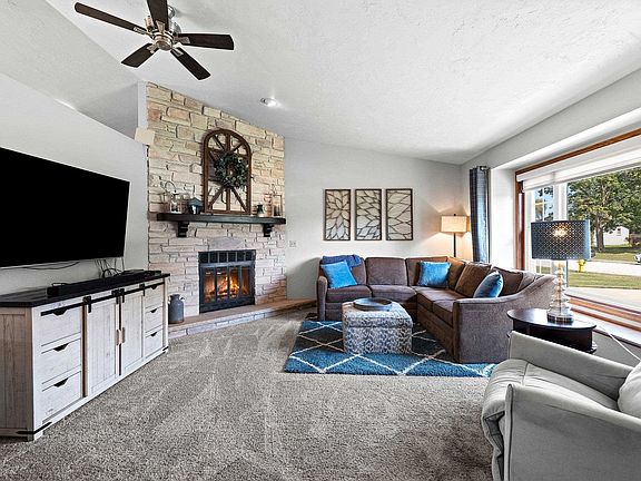 3rd image of 1841 Baltic Cir