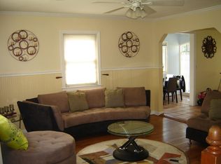 3 Farm Ln, Hicksville, NY 11801