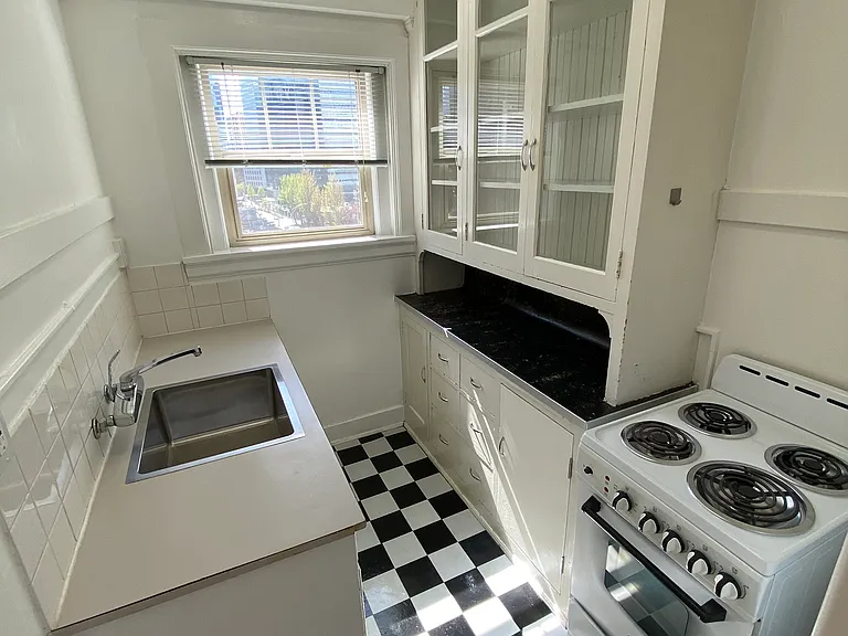 Sherwood Apartments — Photo 33