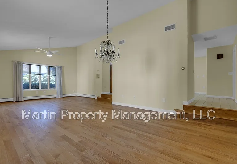 52 Rayburn Rd — Photo 9