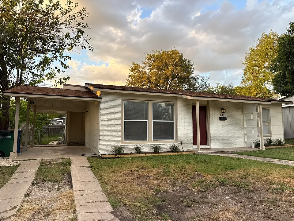 247 Greenhill Pass