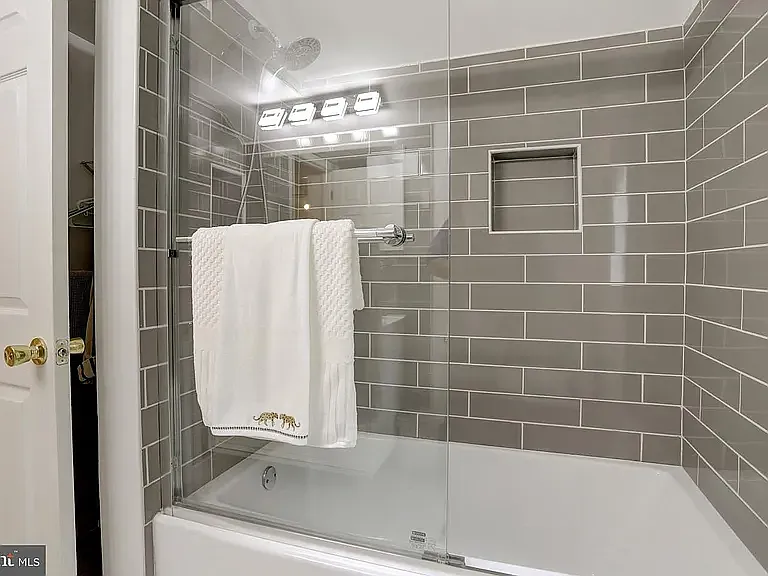 6703 Oak Dr — Photo 40