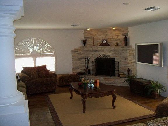 3rd image of 310 Jones Dr