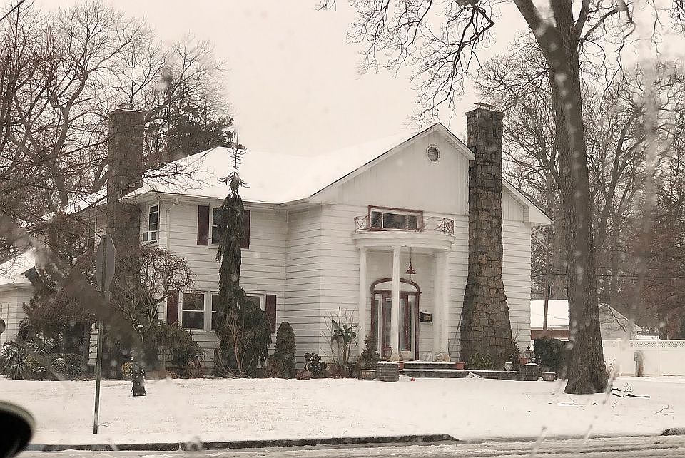 1st image of 563 Forest Ave