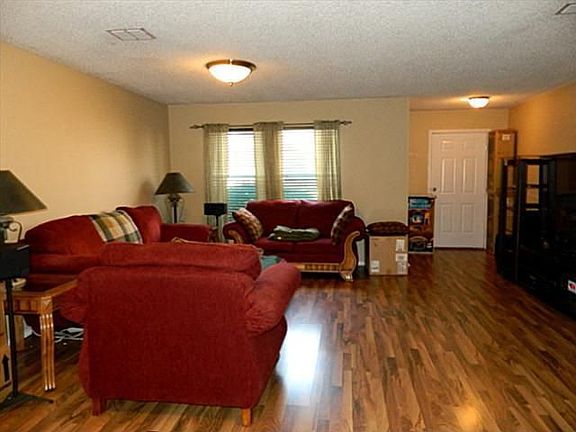 3rd image of 122 Idlewyld Dr