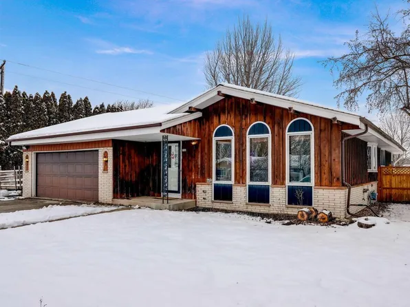 102 West Highland DRIVE, Grafton, WI 53024