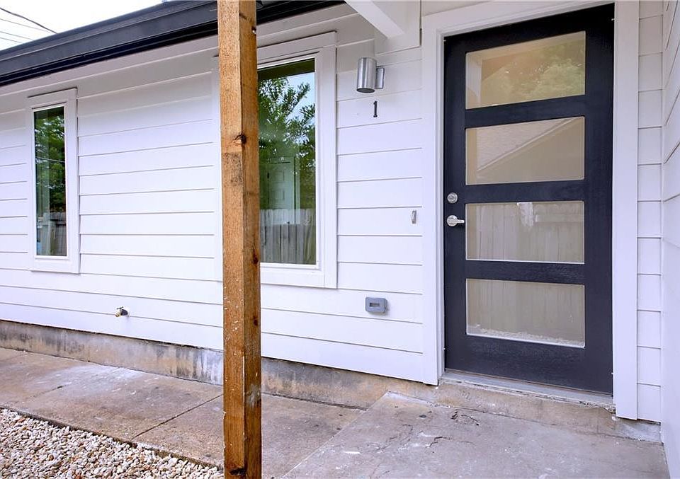 1st image of 7609 Carver Ave #1