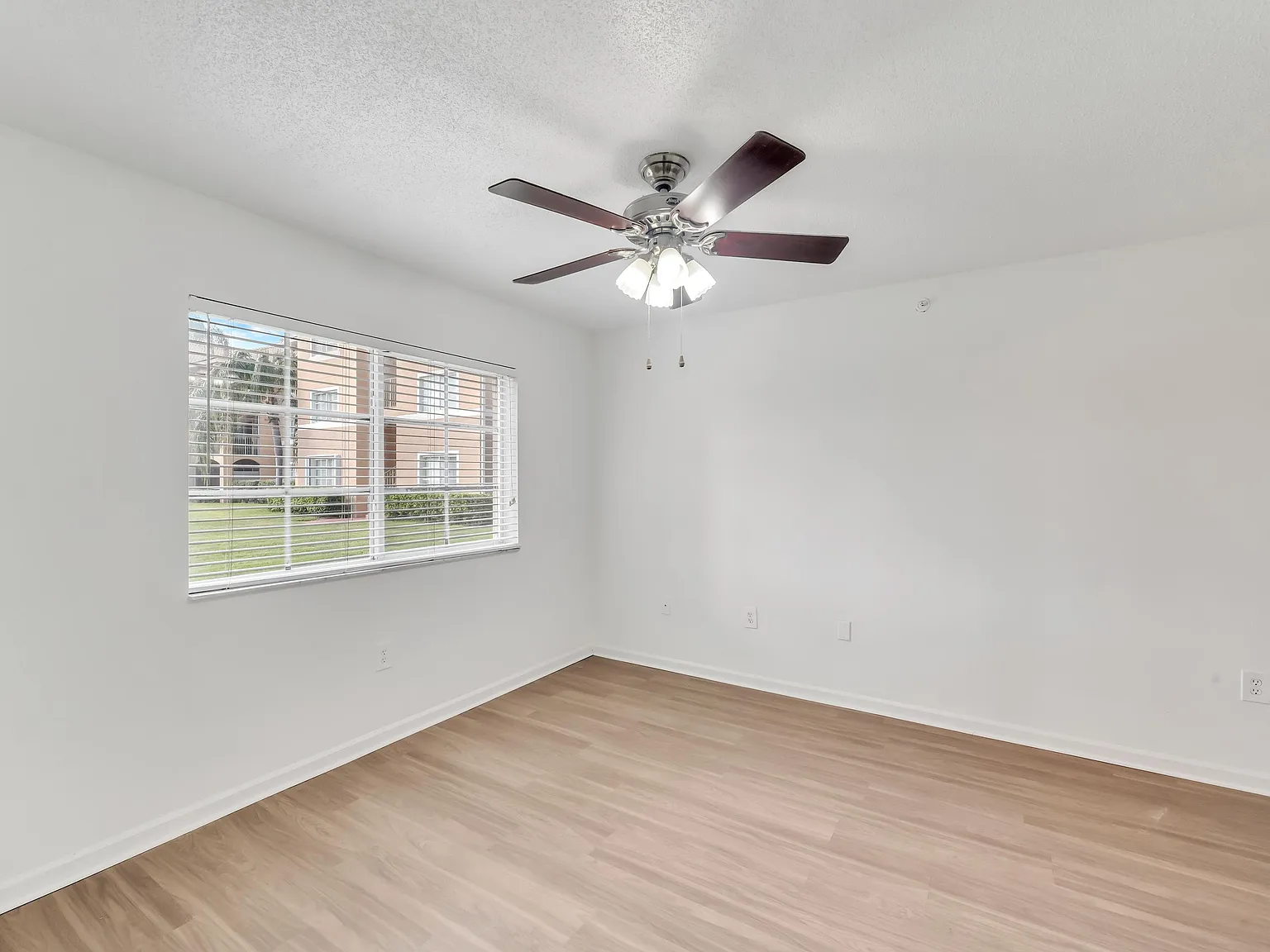 2 bed, 1065 sqft, $2,095 — Photo 3