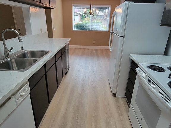 3rd image of 4703 Knapp Way