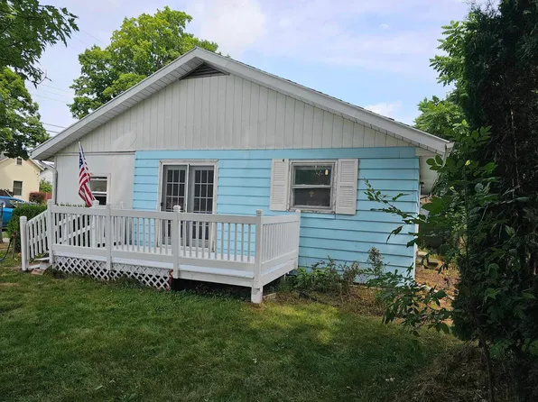 144 Probasco St, Casnovia, MI 49318