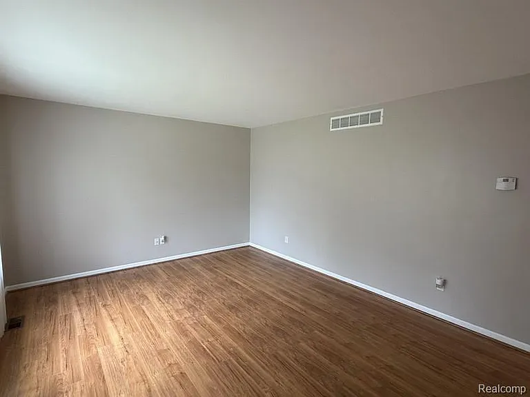 8303 Lenore St — Photo 7