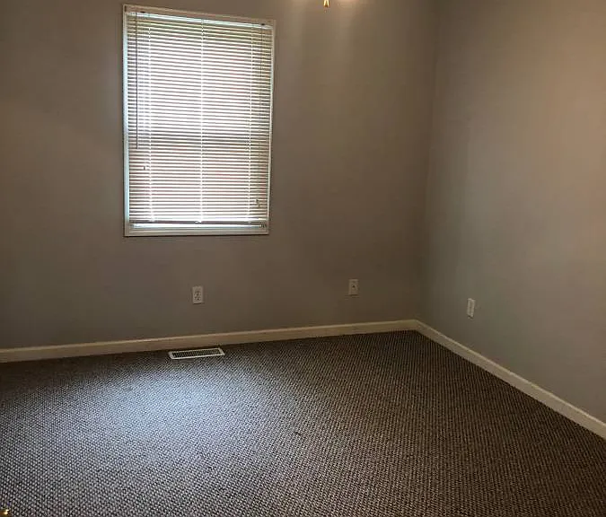 408 W Somersbe Pl — Photo 3
