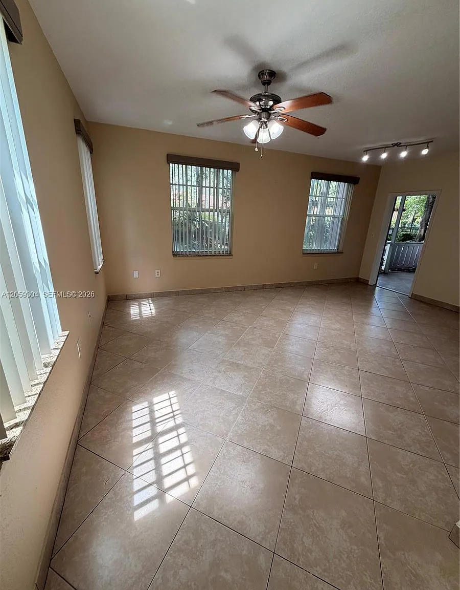 Cypress Pointe At Coral S — Photo 2