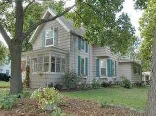 216 S Maple St, Oconomowoc, WI 53066