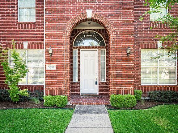 4th image of 3210 Birkshire Ln