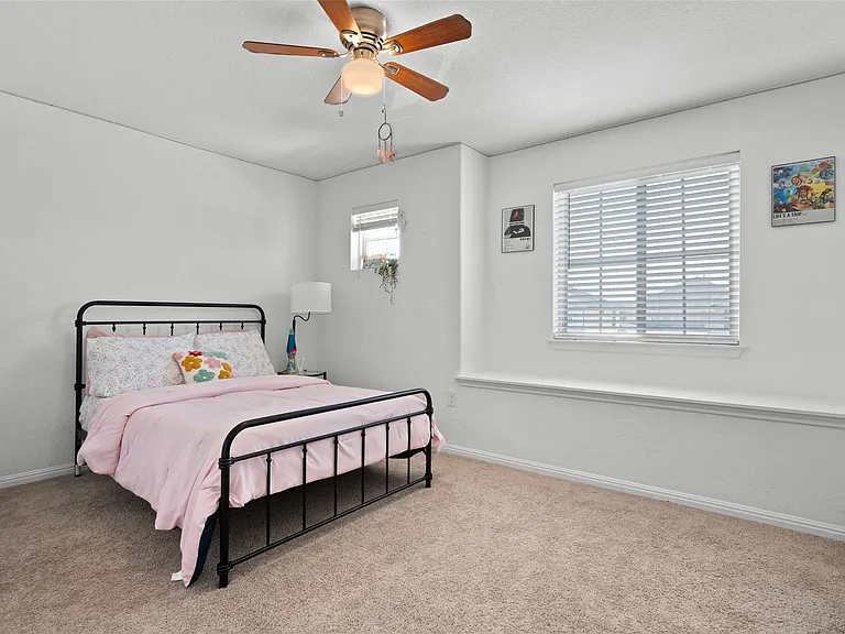 325 La Joya Pass — Photo 33