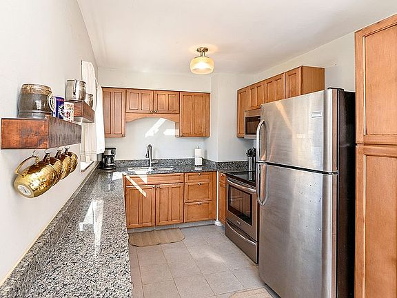 5th image of 1017 Vacationland Dr