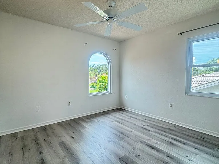 6077 Marella Dr — Photo 30
