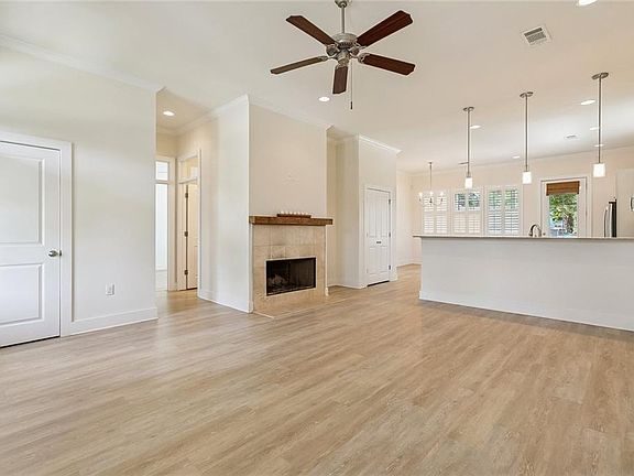 3rd image of 731 Teddy Ave