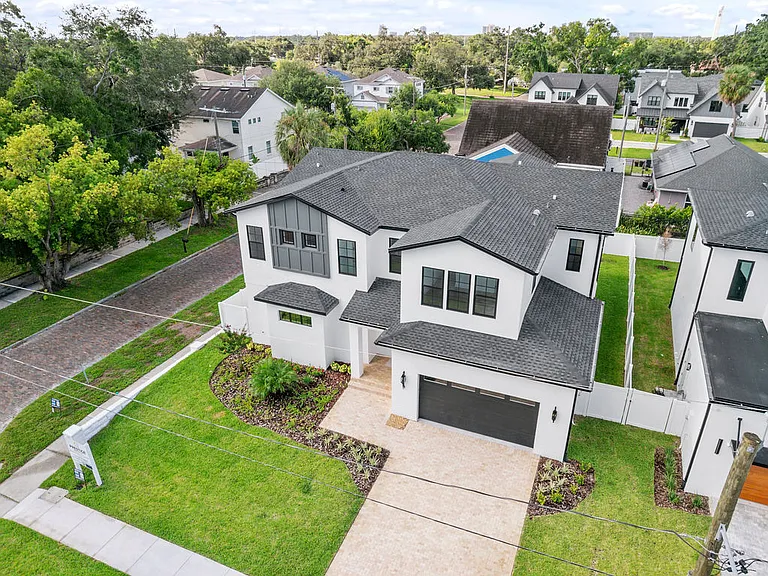 3202 W La Salle St — Photo 4