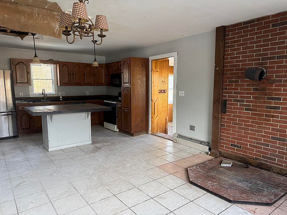 5th image of 306 Empire Road