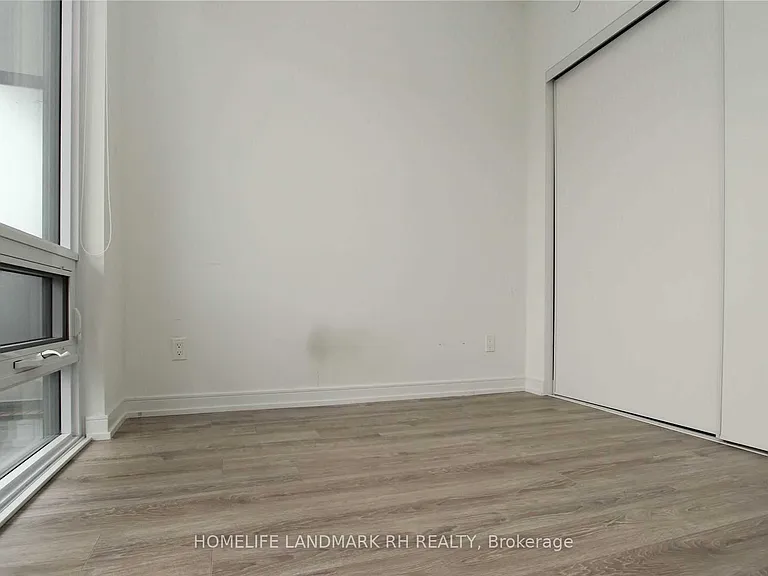 28 Wellesley St E #2204 — Photo 9