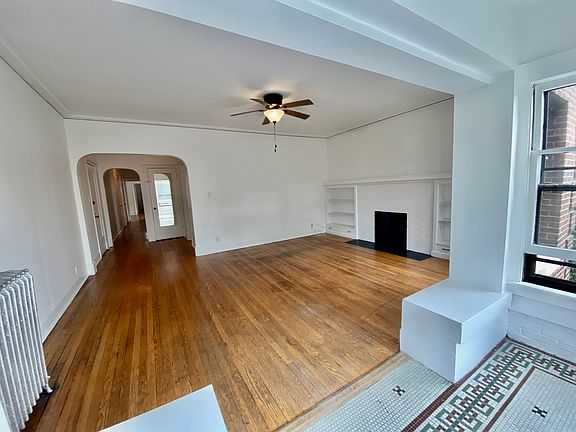 Expansive LR with ample options for furniture, comfortable living and gracious entertaining