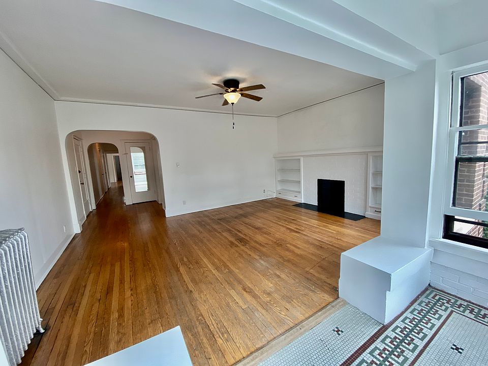 Expansive LR with ample options for furniture, comfortable living and gracious entertaining