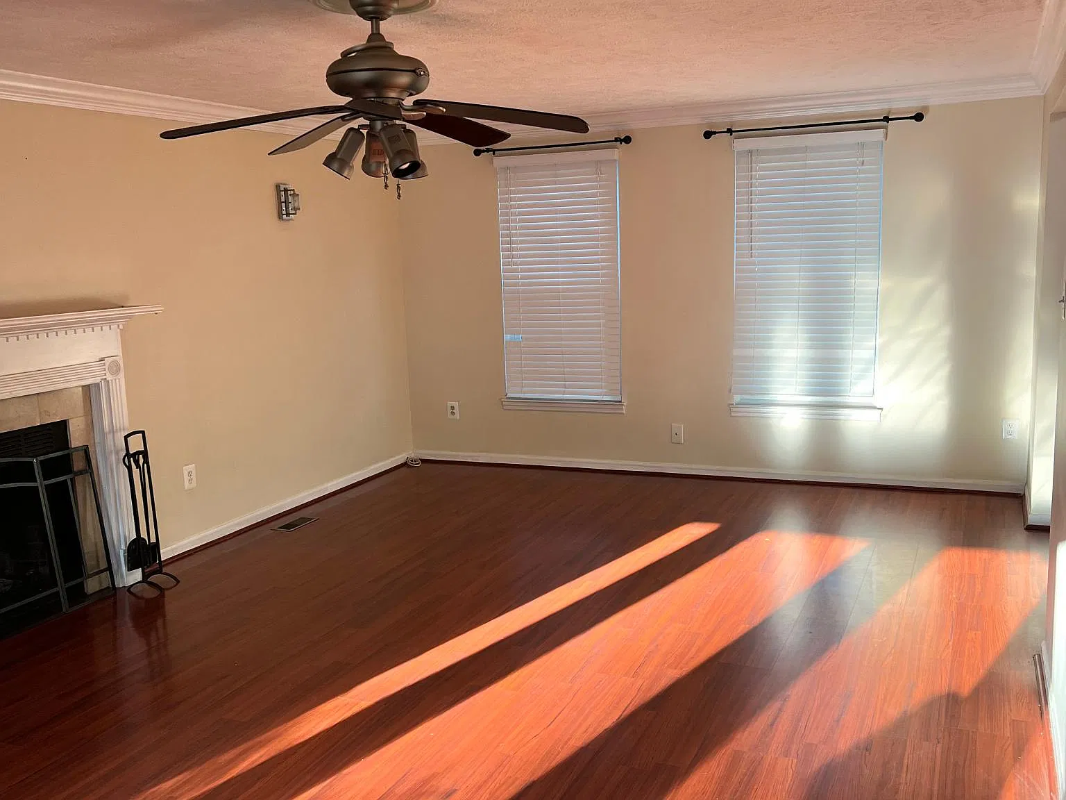 3 bed, 2.5 bath, 1920 sqft, $3,000 — Photo 4