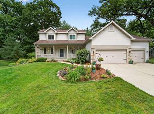 909 Timber Ridge Dr, Oregon, WI 53575