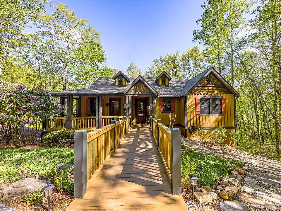 1st image of 300 Hedgewood Dr