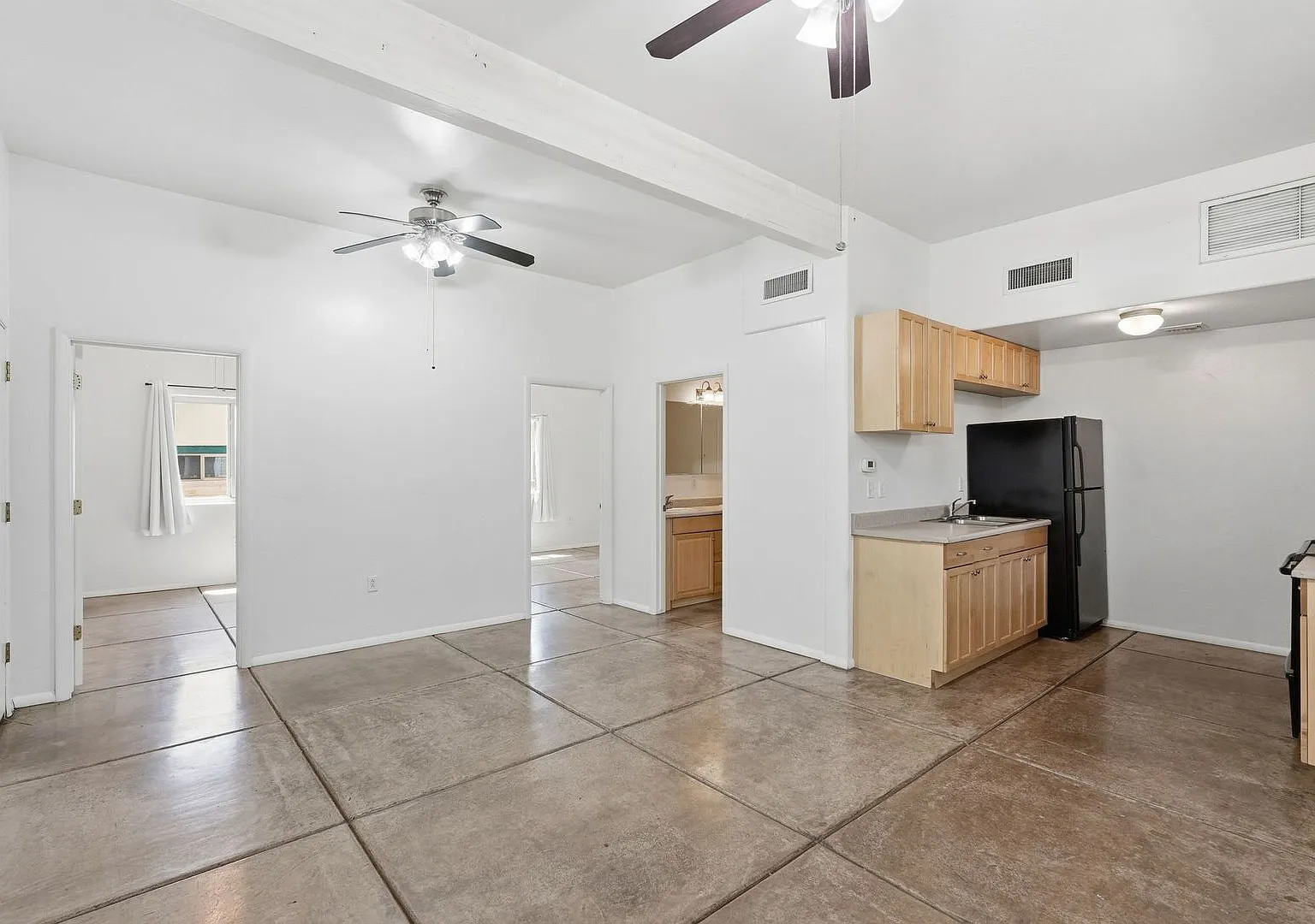 934 N. Campbell Ave. — Photo 1