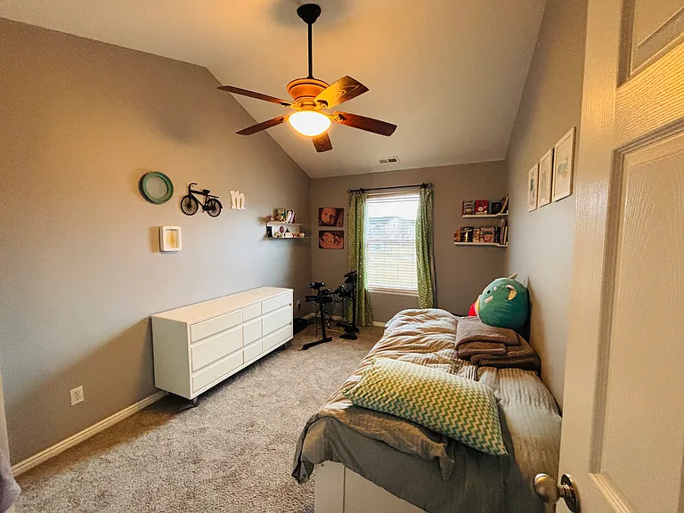 1590 Wynview Ln — Photo 5