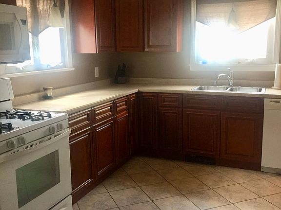 4th image of 1104 McConnell Ave