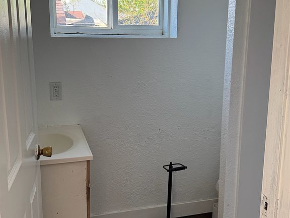 5th image of 334 Center St