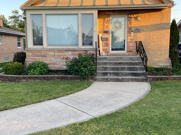2244 Elizabeth Dr, Broadview, IL 60155