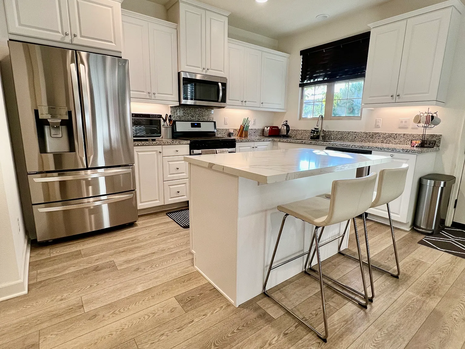 371 Sunrise Ln — Photo 4